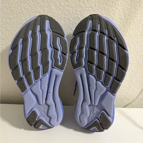 Altra FMW Athletic Shoes in Light Gray and Blue - Picture 6 of 7